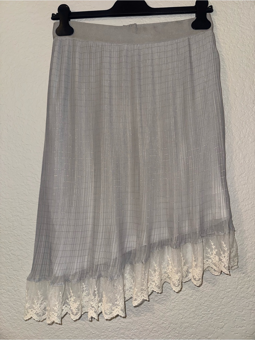Umgee Pleated Gray Lace-Hem Skirt - Women's